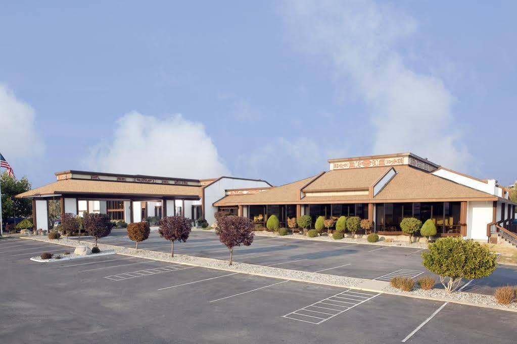 Red Lion Hotel Wenatchee City Center Exterior foto